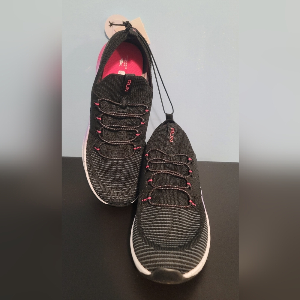 Athletic Shoes size 6 woman